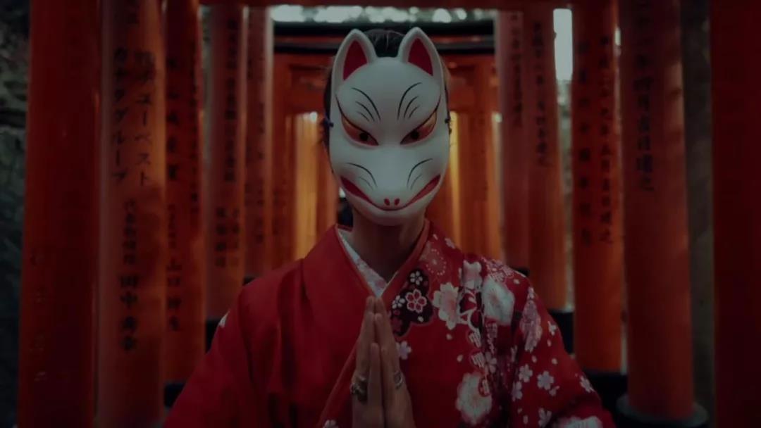 實(shí)拍加合成，攻殼特工隊(duì)風(fēng)格視頻制作場(chǎng)景美女面具.jpg