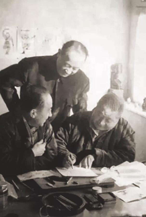 1960年1月  李克弱（編?。┤f籟鳴（導演），到北京芳嘉園張光宇家訪問，就“大鬧天宮”設計拍攝工作進行長談，并邀其赴“上美廠”參觀指導。.jpg